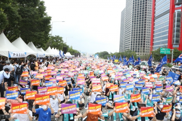 지난 14일 의료계 종사자들이 서울 여의도공원에 모여 총궐기대회를 진행했다. (GBN뉴스 자료사진)