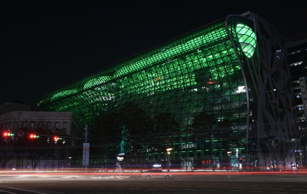 서울시가 '파리 기후변화 협정 5주년’을 기념해 12일 오후 6시부터 1시간 동안 시청사 녹색 점등을 실시한다. (사진=서울시)