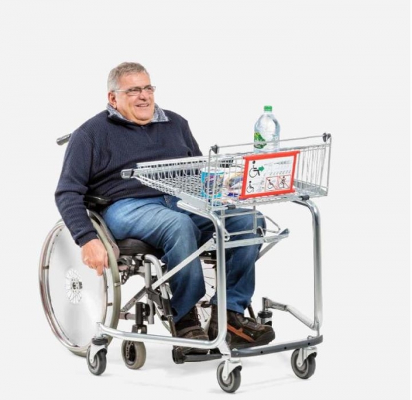 미국 대형마트에 비치된 장애인용 휠체어 쇼핑카트 사례 ⓒ보건복지부 제공